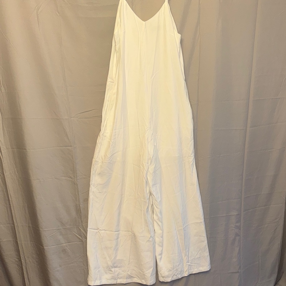 Elegant White Sleeveless Jumpsuit - Picture 3 of 13